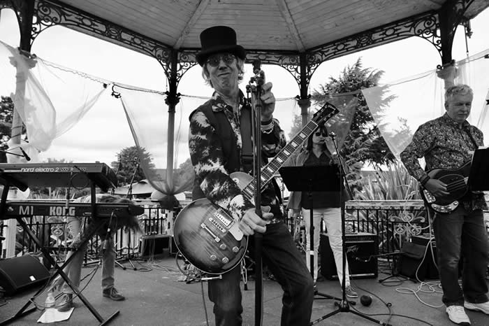 BOWIES BECKENHAM ODDITY