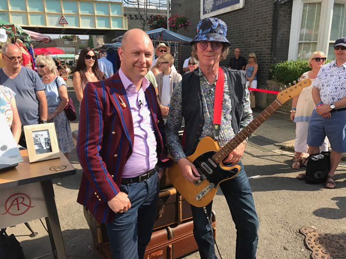 ANTIQUES ROADSHOW